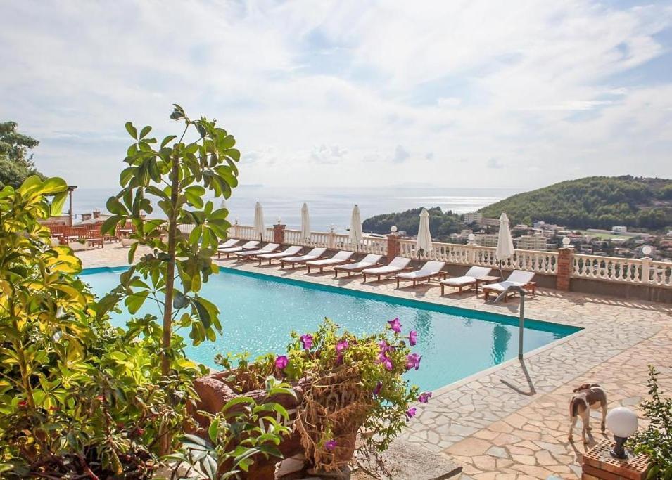 Lovely View Apartments Himare Exterior photo